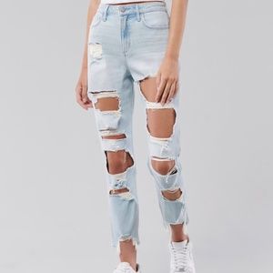 Curvy High-Rise Ripped Light Was Mom jeans